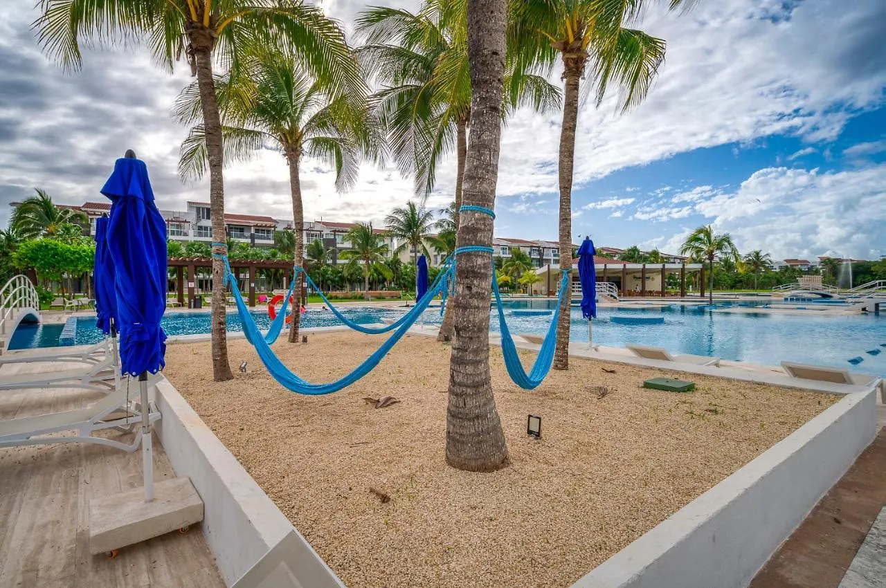 Stunning Ocean Front By Condo Boutique Playa del Carmen Apartment